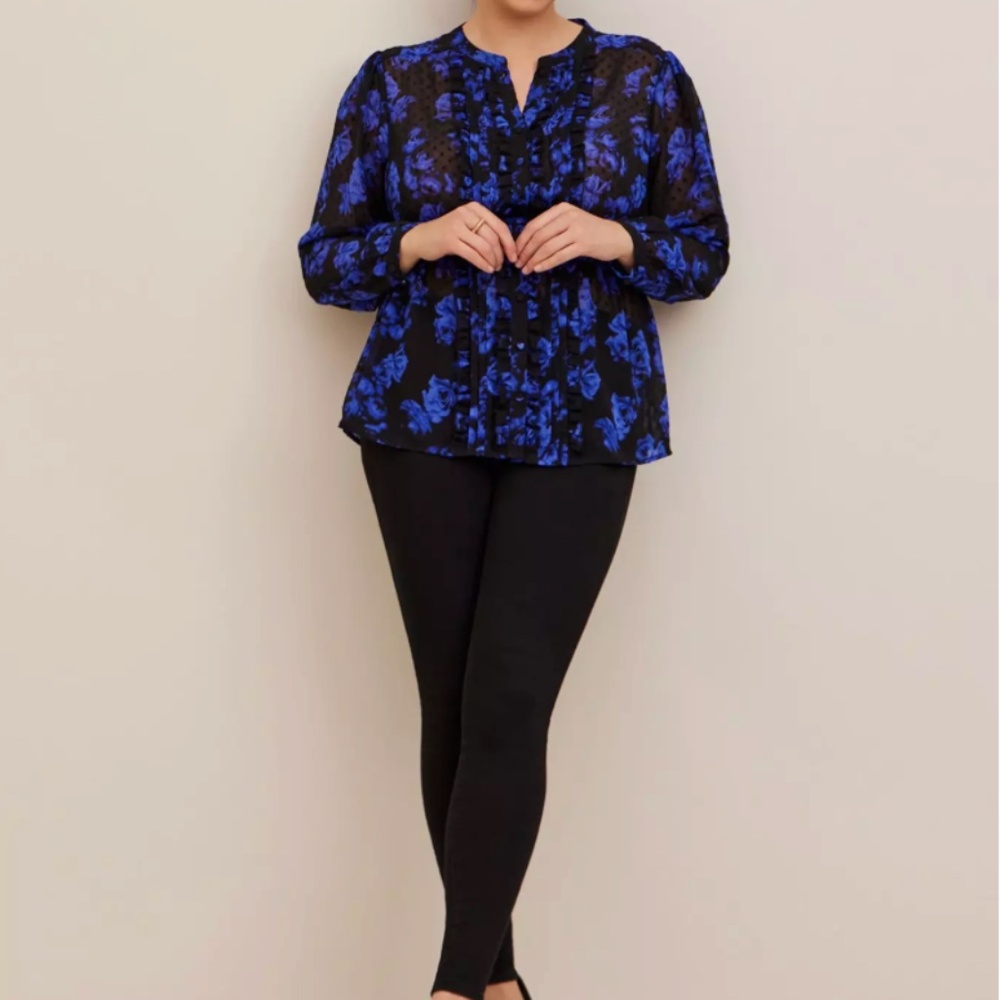 NWT Torrid Chiffon Clip Dot Ruffle Front Top-Floral Blue